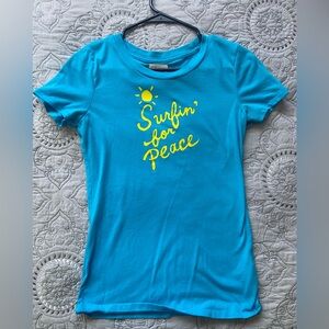 Hollister Surfing for Peace 🌊.